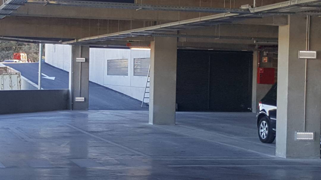 Rejilla de ventilación fabricada con Panel Aluacero en farmacia en Niza, Francia 3